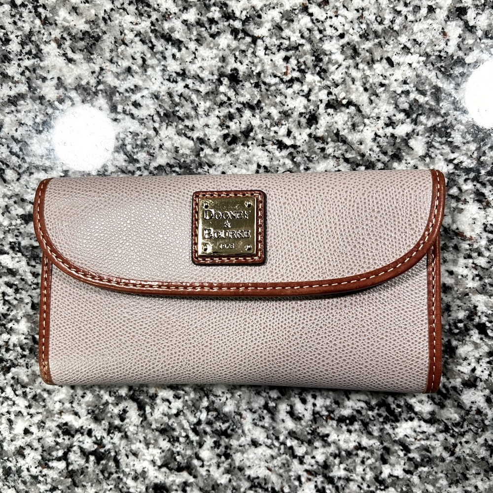 Dooney & Bourke Continental clutch EUC